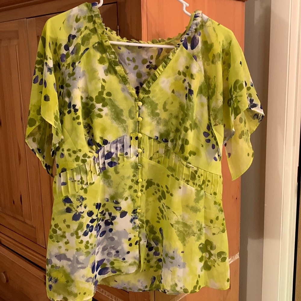 Belissimo Bright Floral button-up Spring blouse